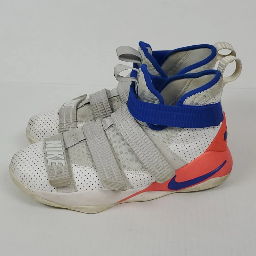 Nike LeBron Zoom Soldier Aj5123-101 shoes size 7Y